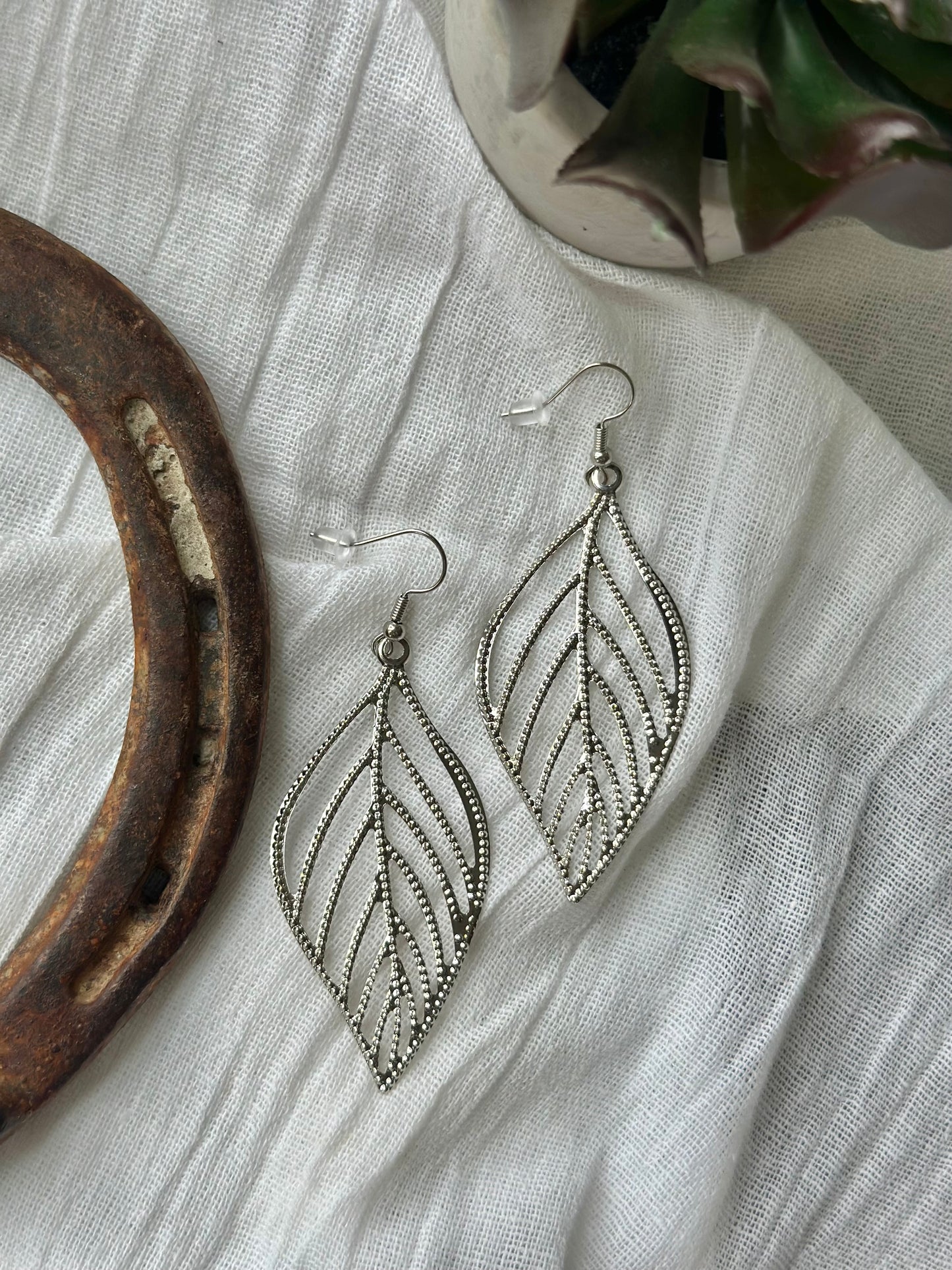 Leaf Cutout Earrings